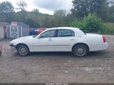 Lincoln Town Car Signature Limited 1LNHM82W57Y633673 снимка