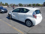 Toyota Prius C Three JTDKDTB34D1554681 снимка