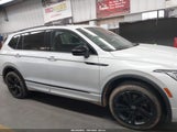 Volkswagen Tiguan 2.0T Se R-Line Black 3VVCB7AXXPM005095 снимка