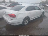 Volkswagen Passat 1.8T S 1VWAT7A39GC057042 fotografie