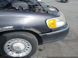Lincoln Town Car Executive 1LNHM81W9YY789136 снимка