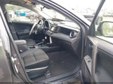 Toyota Rav4 Le JTMBFREV0JJ224476 снимка