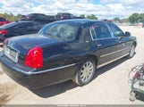 Lincoln Town Car Signature Limited 2LNBL8CV3AX615582 fotografie