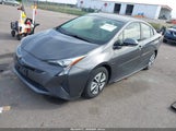 Toyota Prius Two JTDKBRFU2J3077163 снимка
