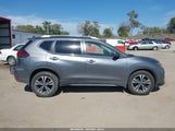 Nissan Rogue Sv JN8AT2MV3KW390173 fotografie