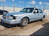 Lincoln Town Car Signature/Tournament 1LNLM82W7RY621201 снимка