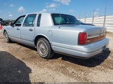Lincoln Town Car Signature/Tournament 1LNLM82W7RY621201 снимка
