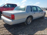 Lincoln Town Car Signature/Tournament 1LNLM82W7RY621201 снимка