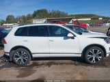 Volkswagen Touareg V6 Wolfsburg Edition WVGRF7BP7HD001784 photo