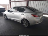 Toyota Yaris Le 3MYDLBYV7KY507069 photo
