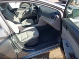 Hyundai Elantra Se KMHD84LF3HU151111 photo