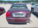 Lincoln Town Car Signature Limited 2LNHM82V88X654574 снимка