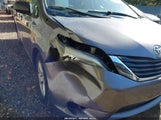 Toyota Sienna Le V6 5TDKK3DCXBS125502 снимка