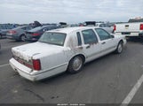 Lincoln Town Car Sgn/Dmnd Anv/Cypress/Jn 1LNLM82WXTY620986 photo