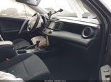 Toyota Rav4 Xle JTMRFREV2JJ717123 снимка