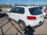 Volkswagen Tiguan Limited 2.0T WVGBV7AXXJK004881 снимка