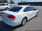 Volkswagen Passat 2.5L Wolfsburg Edition 1VWAP7A35DC142329 снимка