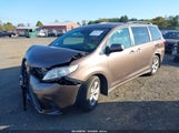 Toyota Sienna Le 8 Passenger 5TDKZ3DC7JS902308 снимка