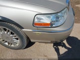 Lincoln Town Car Signature Limited 2LNHM82V19X601474 photo