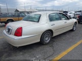 Lincoln Town Car Cartier 1LNHM83W7YY850951 fotografie