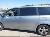 Toyota Sienna Le 8 Passenger 5TDKK3DC3FS685643 снимка