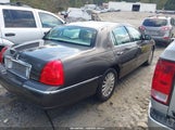 Lincoln Town Car Signature 1LNHM81WX5Y669910 снимка