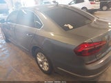 Volkswagen Passat 1.8T S 1VWAT7A30HC007146 снимка