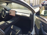 Tesla Model Y Long Range Dual Motor All-Wheel Drive 7SAYGDEE0RA271052 снимка