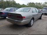 Toyota Camry Le V6 JT2BF22K8W0089917 photo