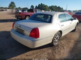 Lincoln Town Car Signature 1LNHM81V17Y627653 снимка