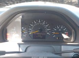 Mercedes-Benz E 320 4M WDBJF82J1YX033730 снимка