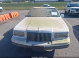 Lincoln Town Car Signature/Spinnaker 1LNLM82W7SY666144 снимка