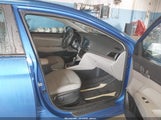 Hyundai Elantra Se KMHD84LF2HU405956 photo