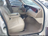 Lincoln Town Car Signature Limited 1LNHM82W15Y610162 снимка