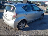 Toyota Prius C Three JTDKDTB33C1021669 снимка