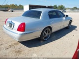 Lincoln Town Car Signature 1LNFM82W5WY678246 fotografie