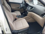 Hyundai Tucson Value KM8J3CA25HU566555 снимка