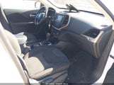 Jeep Cherokee Latitude 1C4PJLCB8FW670430 снимка