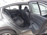 Nissan Versa S 5-Speed Manual Transmission 3N1CN8BV1NL838816 fotografie