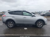 Toyota Rav4 Hybrid Xle JTMRJREV4HD126945 fotografie