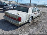 Lincoln Town Car Signature/Jack Nicklaus 1LNLM82W9PY773770 photo