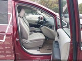 Chrysler Pacifica Touring-L 2C4RC1BG0HR720642 снимка