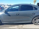 Volkswagen Passat 1.8T R-Line 1VWDT7A38HC015752 photo