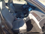 Honda Accord Touring V6 1HGCR3F92HA045300 fotografie