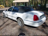 Lincoln Town Car Signature 1LNHM81V27Y614586 photo