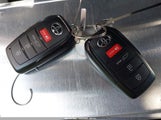 Toyota Corolla Cross Xle 7MUDAAAG3SV142932 снимка