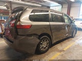Toyota Sienna Xle 8 Passenger 5TDYZ3DC7JS957996 fotografie
