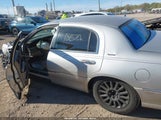 Lincoln Town Car Signature 1LNHM81W74Y686694 photo