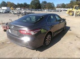 Toyota Camry Le 4T1B11HK3JU052925 photo