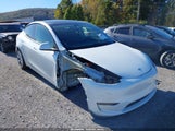 Tesla Model Y Long Range Dual Motor All-Wheel Drive 7SAYGAEE5RF070037 fotografie